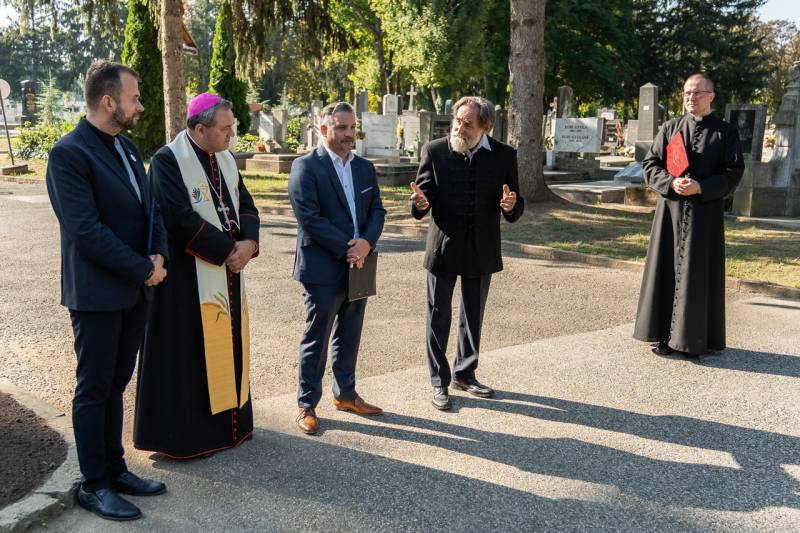 Szent Mihaly szobor_15.jpg